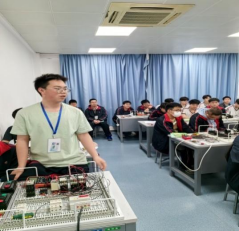 (4.1)我校开展德国双元制职业教育本土化教学实践与探索848.png (4.1)我校开展德国双元制职业教育本土化教学实践与探索848.png