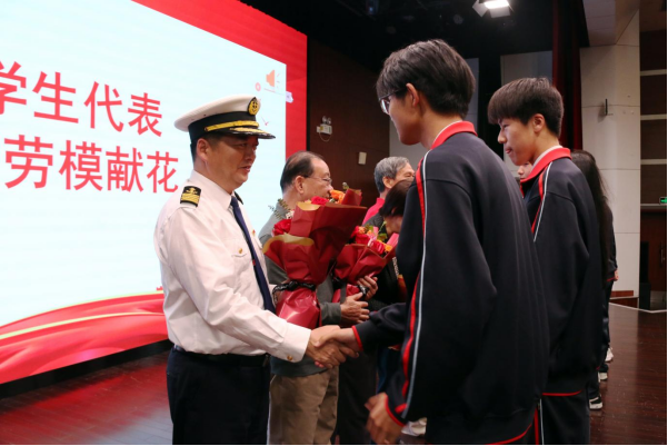 （5.6）我校开展“劳模进校园”活动607.png