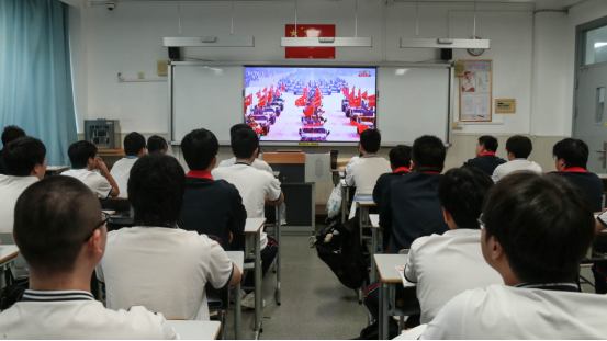 学校组织全体师生观看纪念中国人民抗日战争暨世界反法西斯战争胜利80周年大会191.png