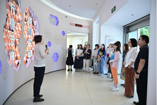 10.16 参观体验启迪心智，专题讲座引领科研239.png