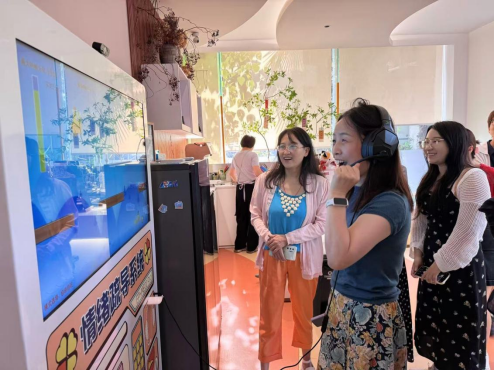 10.16 参观体验启迪心智，专题讲座引领科研414.png