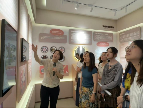 10.16 参观体验启迪心智，专题讲座引领科研244.png