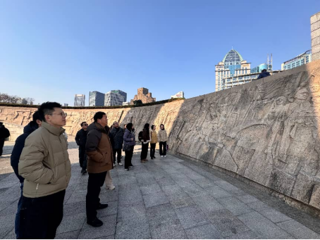1.28 追寻外滩百年风华，汲取红色奋进力量965.png